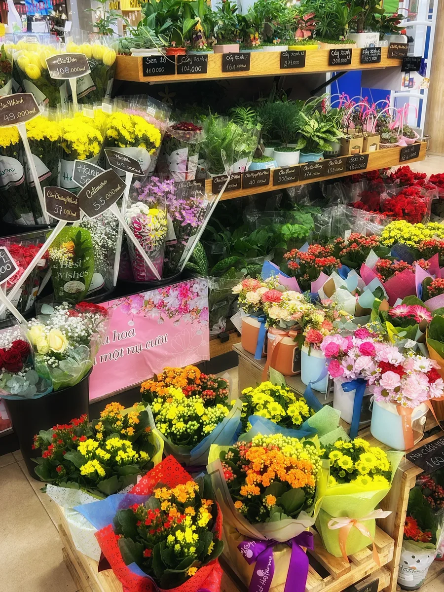A bright flower shop — a bouquet for any mood
