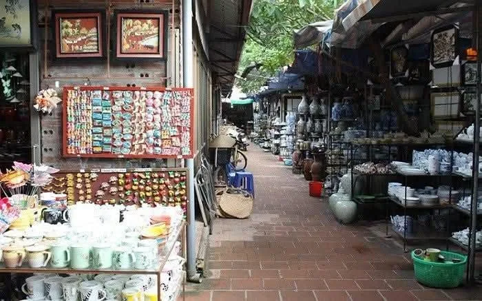 Bát Tràng pottery village in Vietnam 2