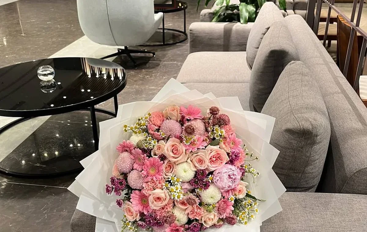 Paying for Flowers in Rubles, Dong and Dollars in Nha Trang