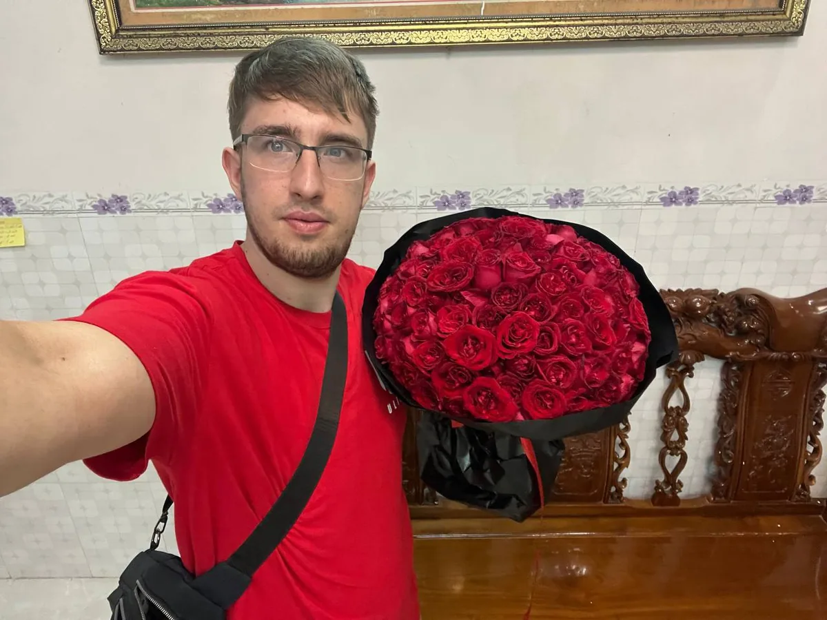 101 красная роза в чёрной упаковке Нячанг доставка 5