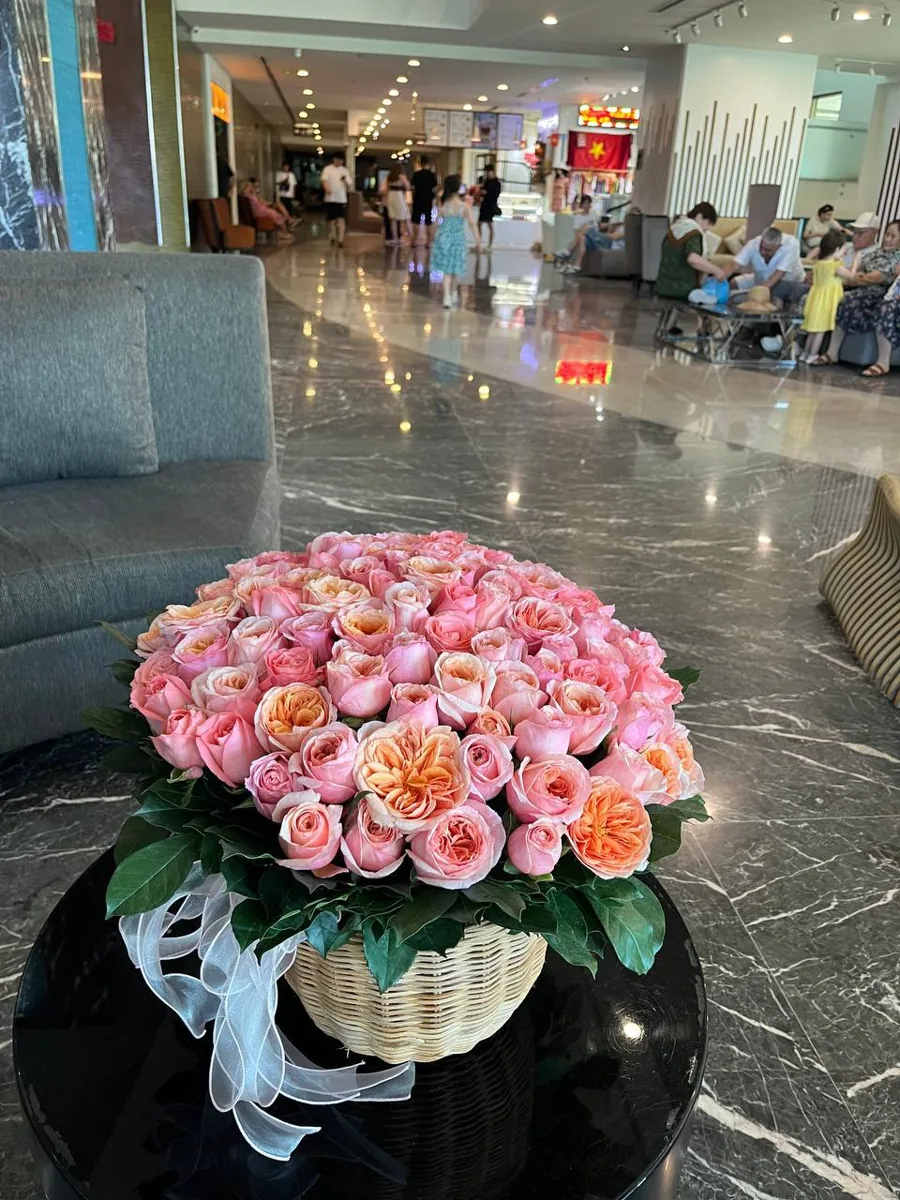 101 roses in a basket Nha Trang delivery