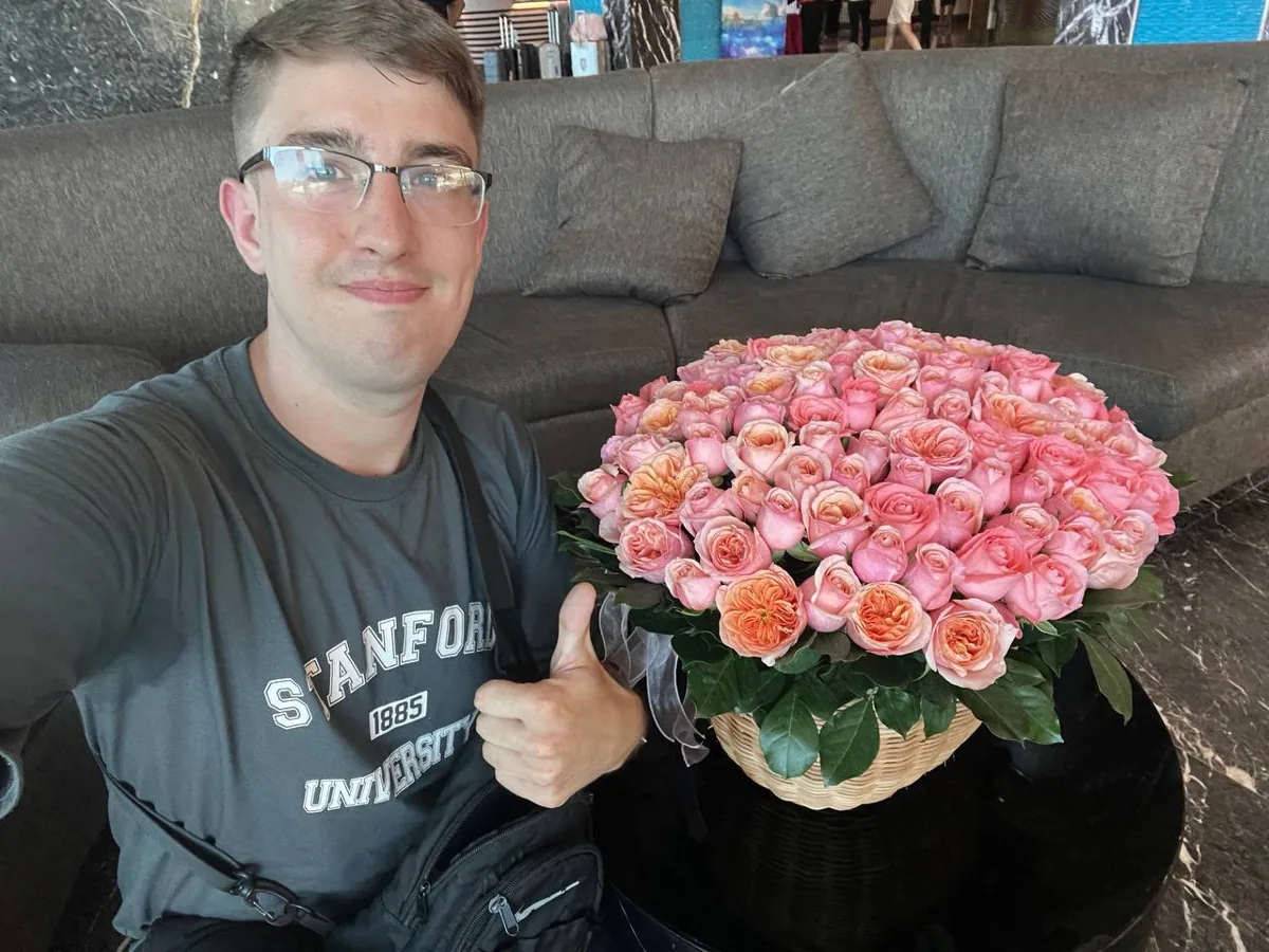 101 roses in a basket Nha Trang delivery