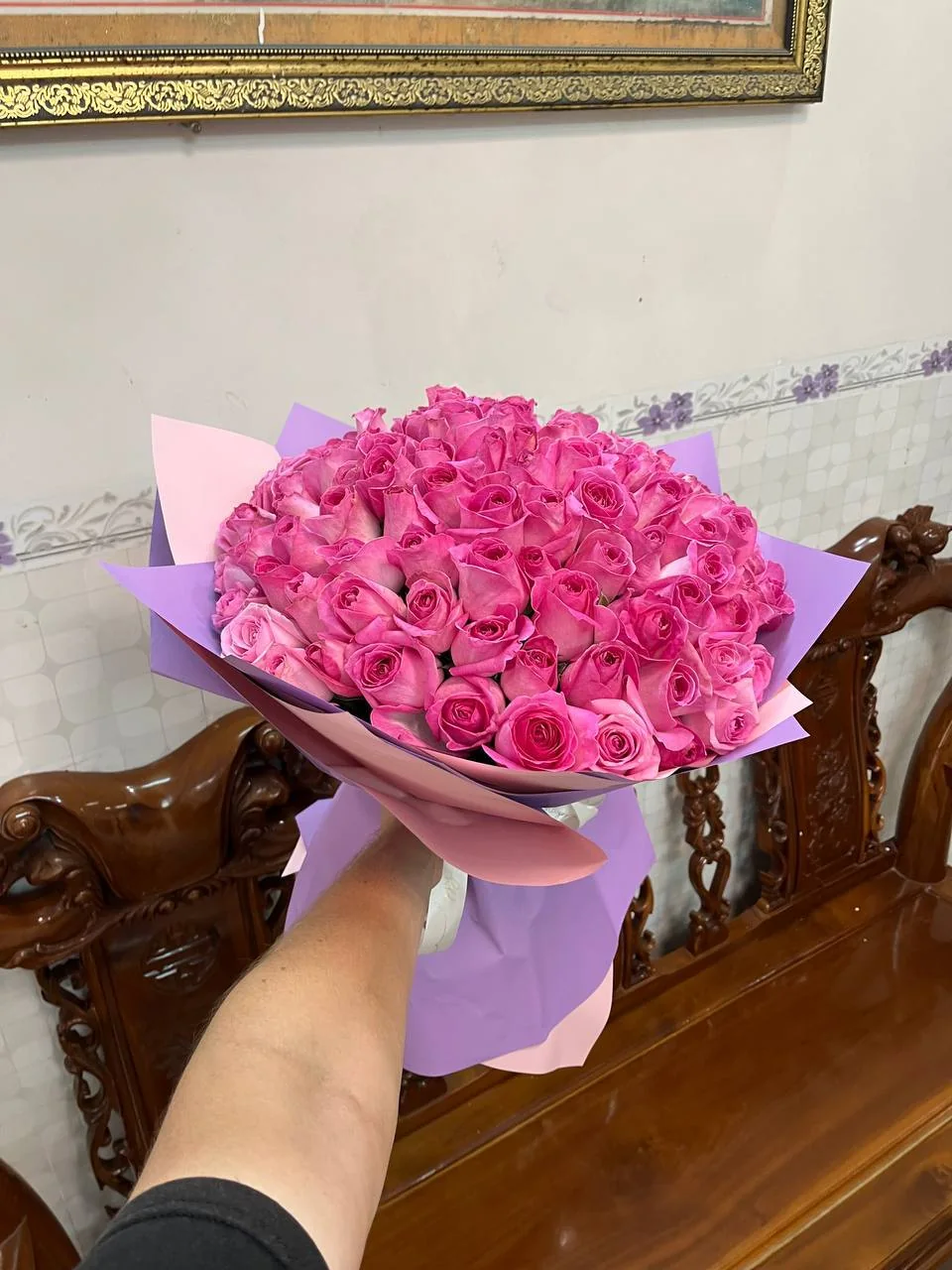 101 pink roses in violet wrapping Nha Trang delivery 2