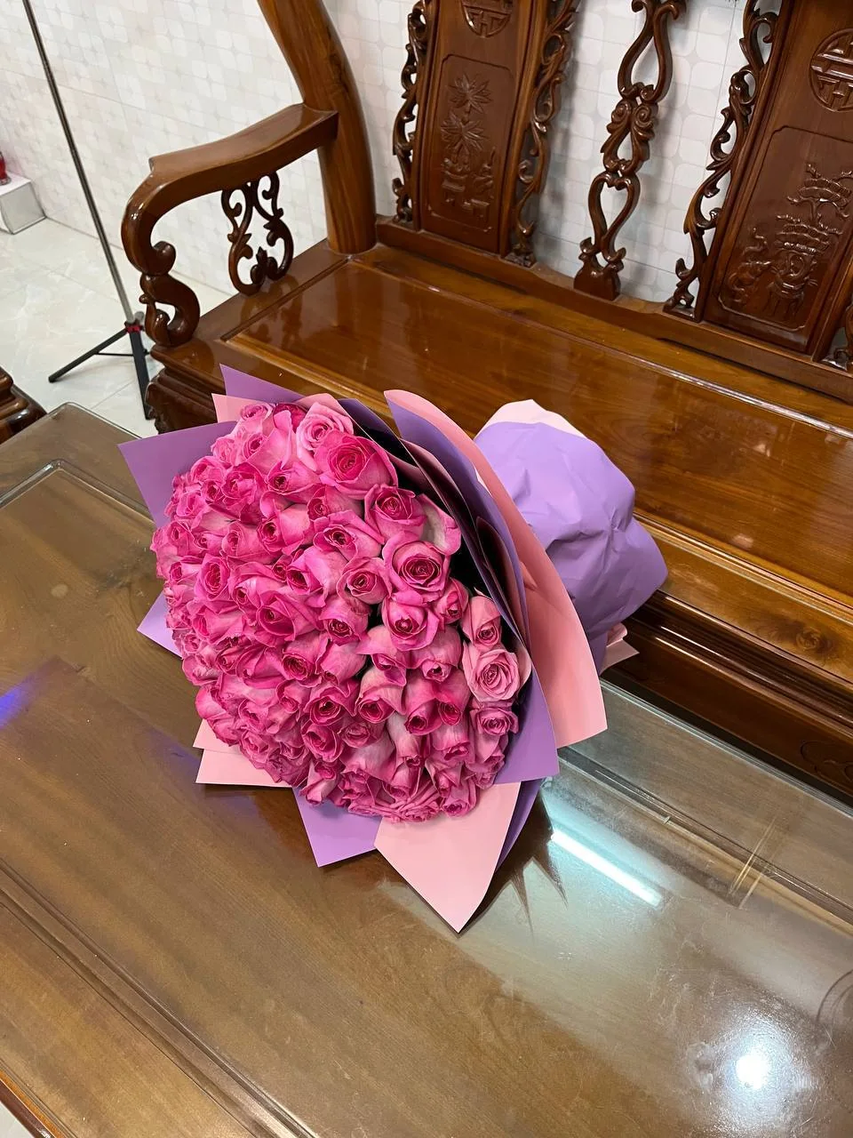 101 pink roses in violet wrapping Nha Trang delivery 3