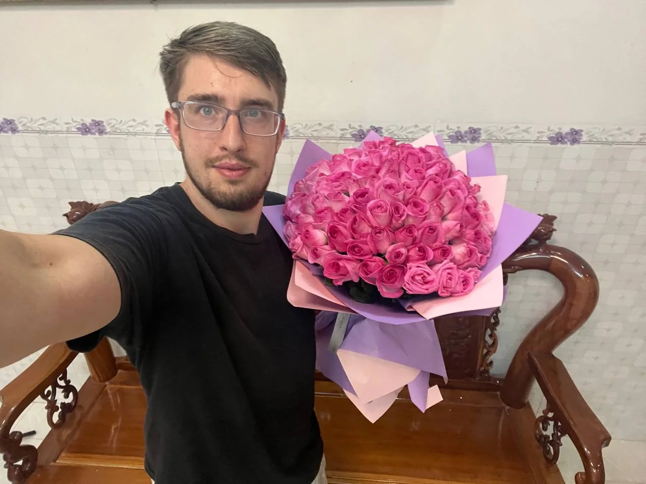 101 pink roses in violet wrapping Nha Trang delivery 6
