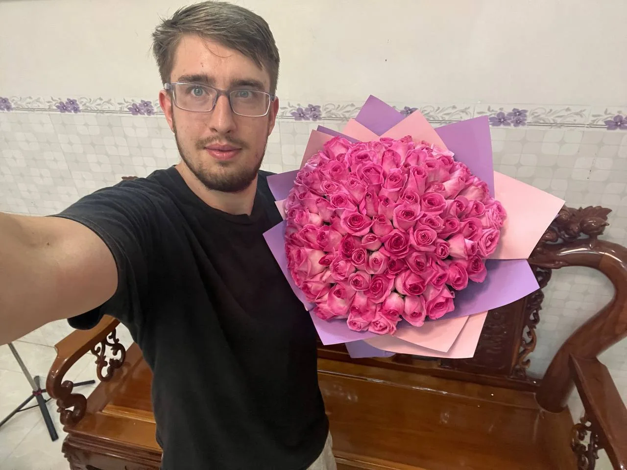 101 pink roses in violet wrapping Nha Trang delivery 7
