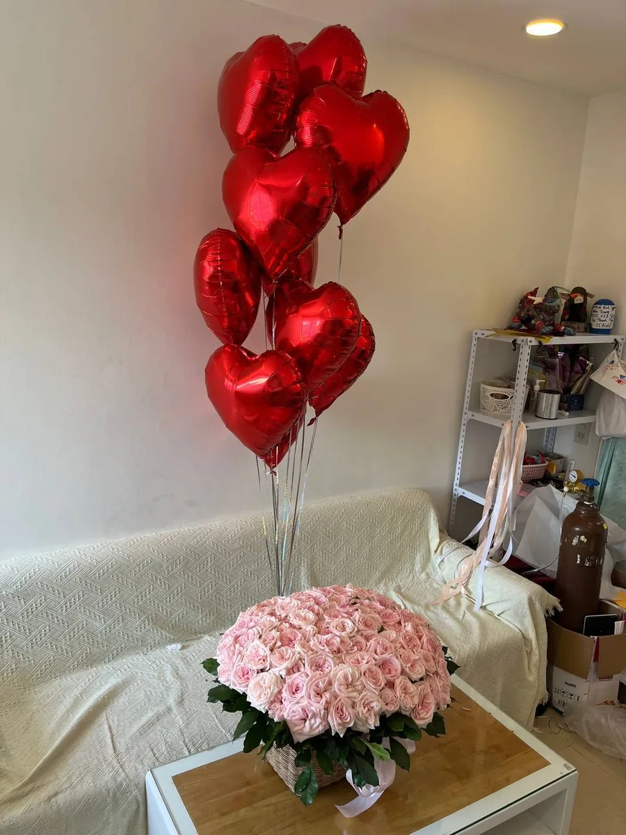 101 pink roses basket and balloon set M delivery Nha Trang