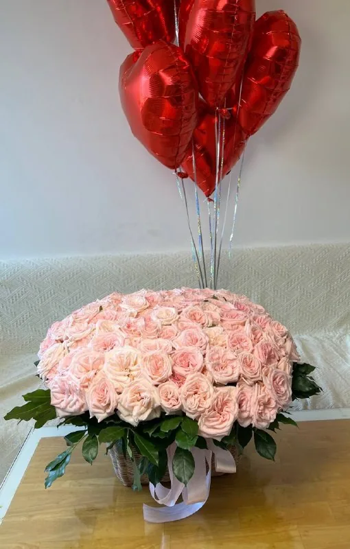 101 pink roses basket and balloon set M delivery Nha Trang 3
