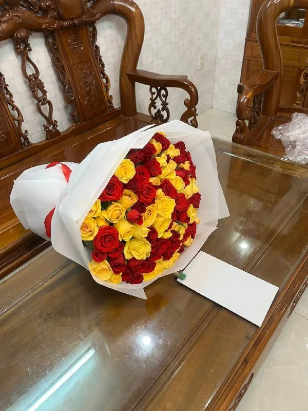 101 yellow and red roses in white wrapping with a card Nha Trang delivery 4