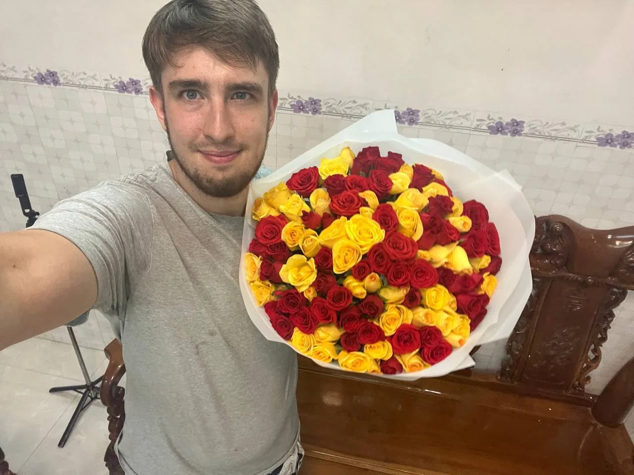 101 yellow and red roses in white wrapping with a card Nha Trang delivery 6