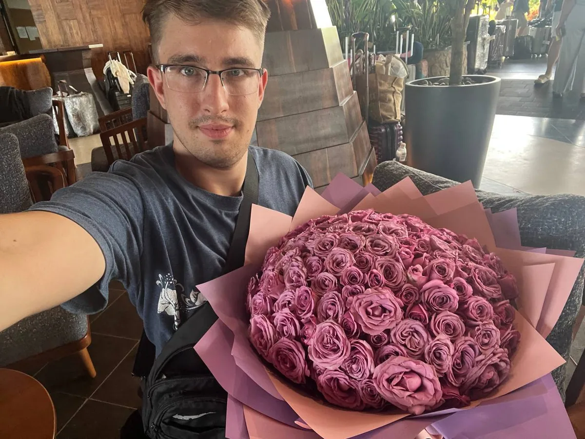 151 purple roses delivery Nha Trang