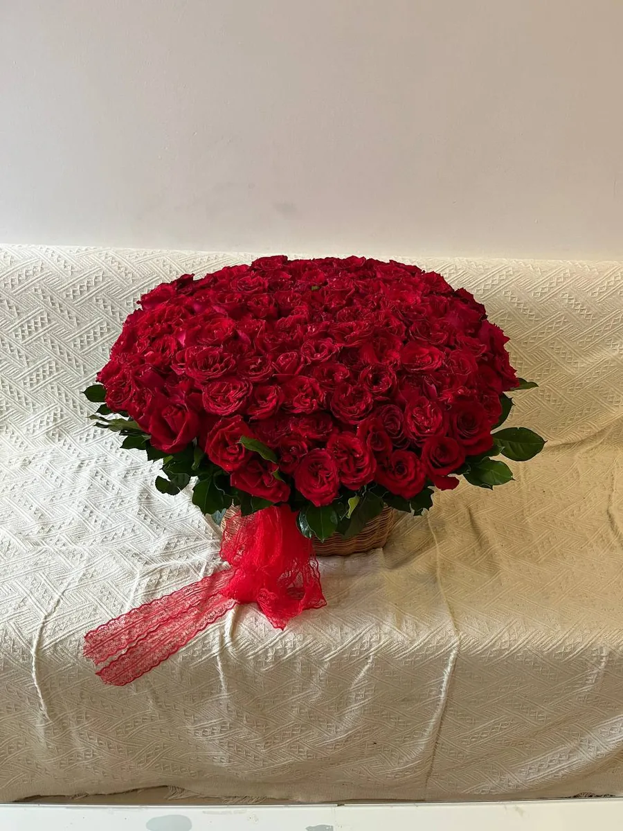 151 red roses basket and balloon set L delivery Nha Trang 6