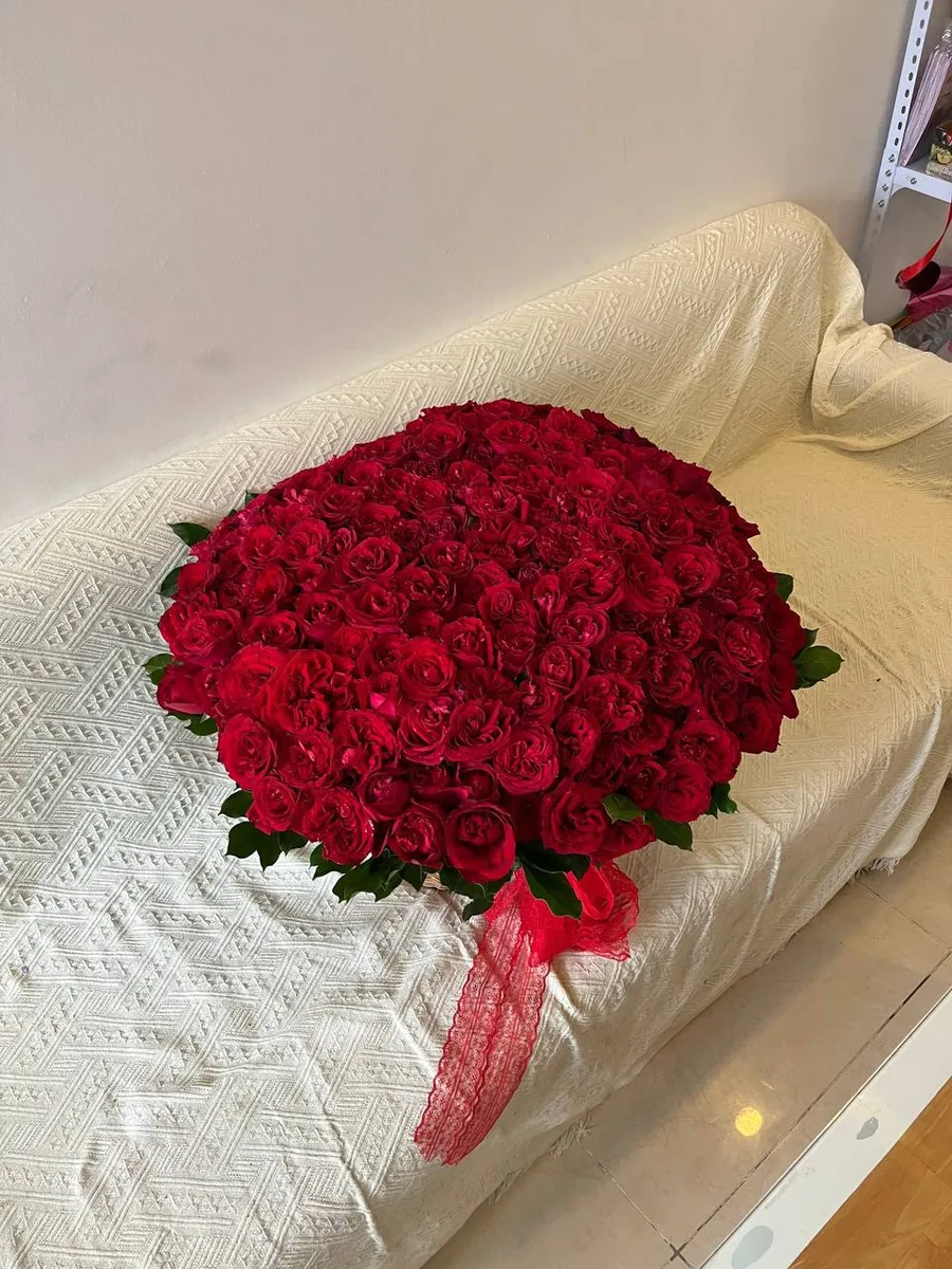 151 red roses basket and balloon set L delivery Nha Trang 8