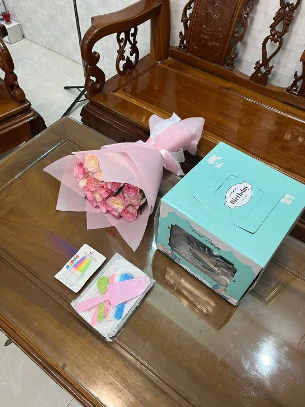 25 white and pink roses with chocolate cake and candles Nha Trang delivery 3