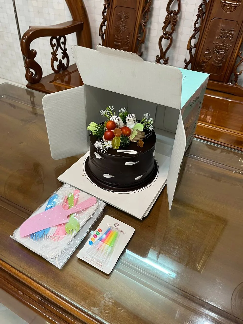 25 white and pink roses with chocolate cake and candles Nha Trang delivery 9