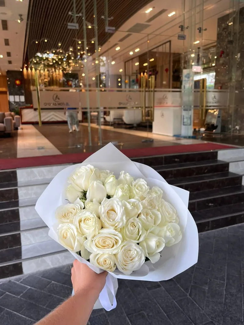 25 white roses delivery Nha Trang