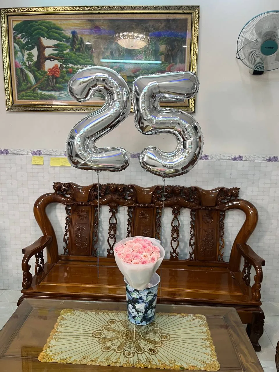 number 25 balloon set and 25 pink roses Nha Trang delivery 2
