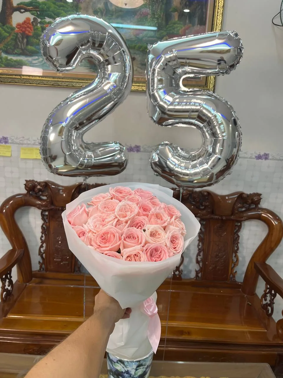 number 25 balloon set and 25 pink roses Nha Trang delivery 5