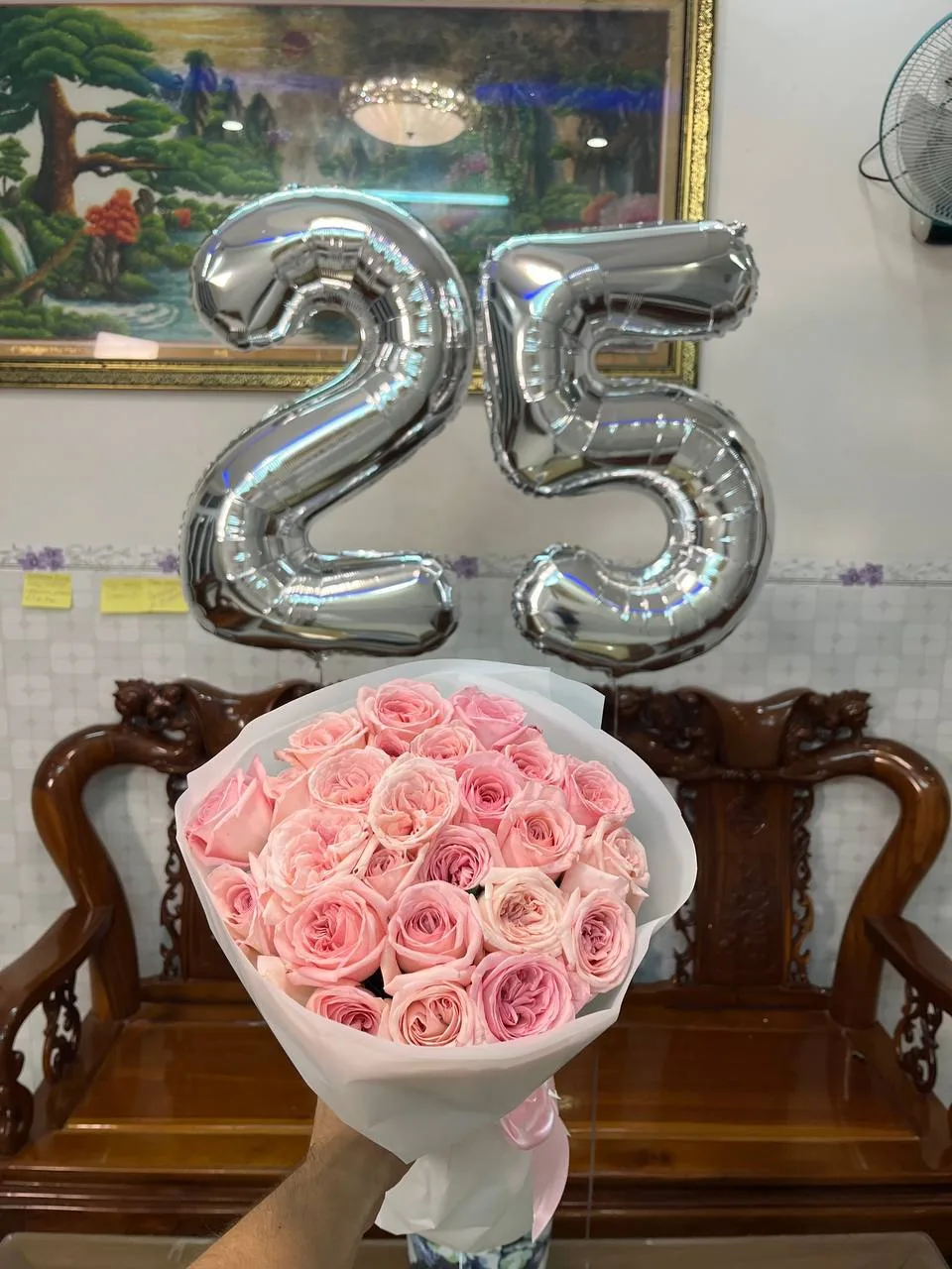 number 25 balloon set and 25 pink roses Nha Trang delivery 6