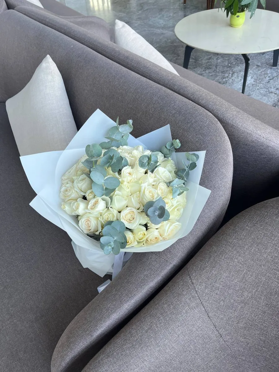 51 white roses with eucalyptus Nha Trang