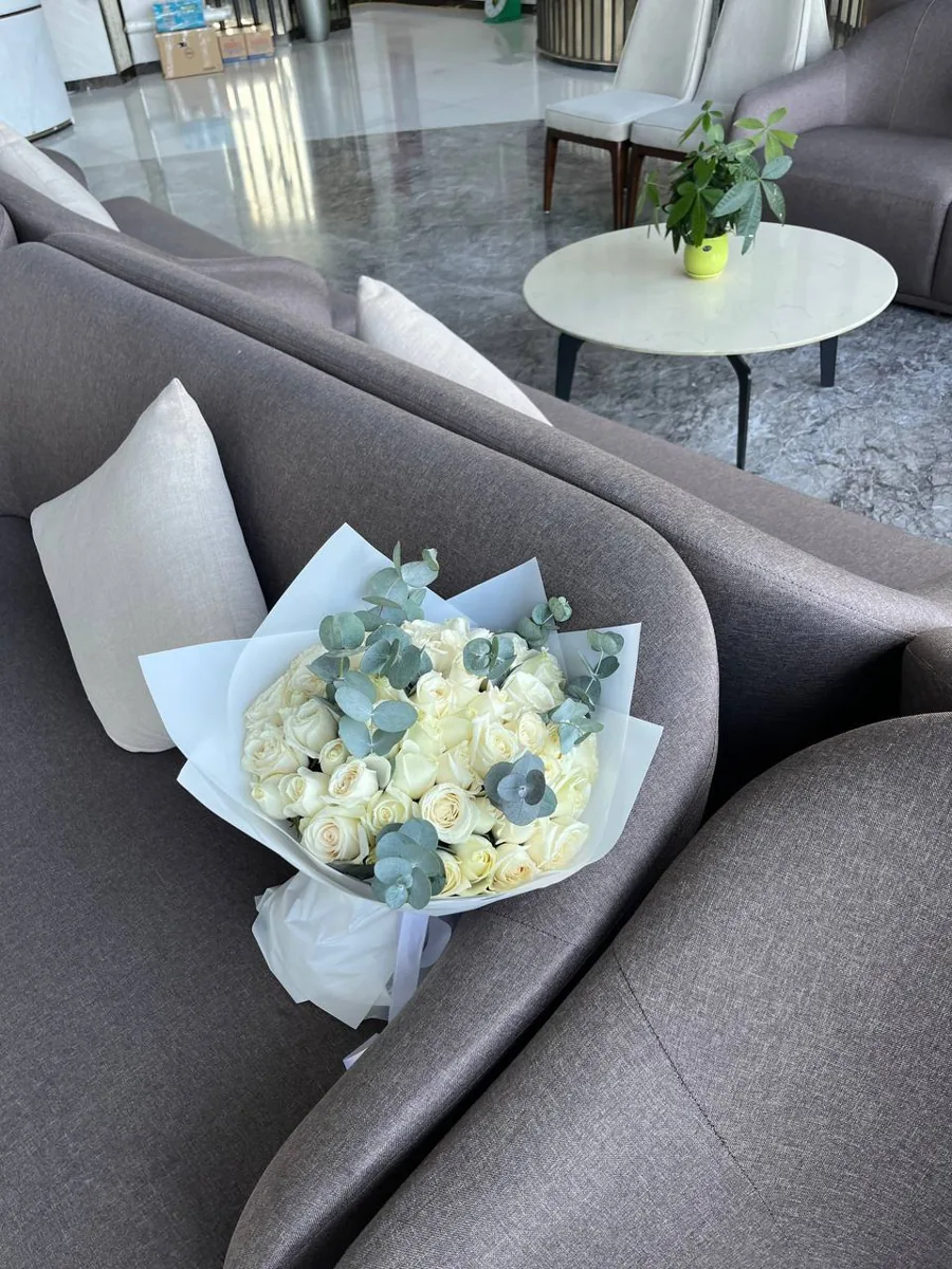 51 white roses with eucalyptus Nha Trang