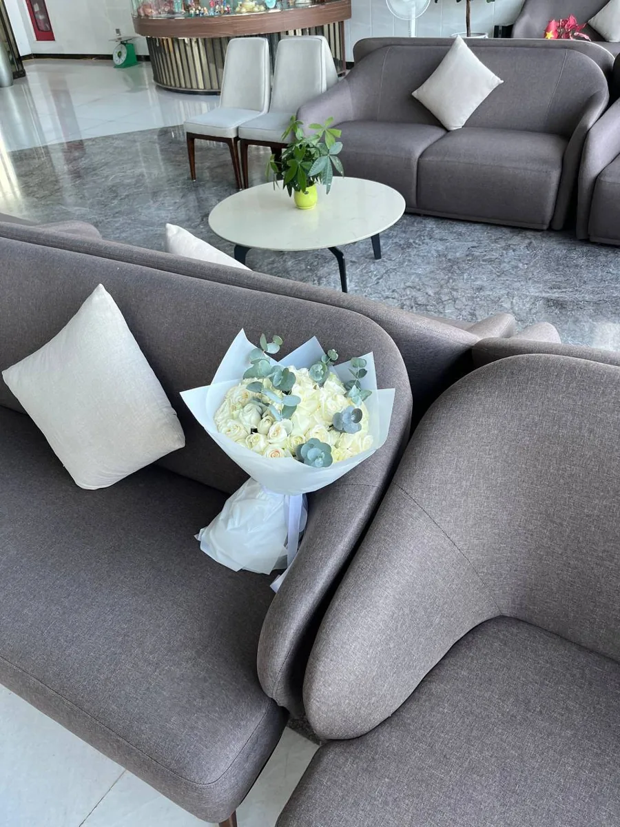 51 white roses with eucalyptus Nha Trang