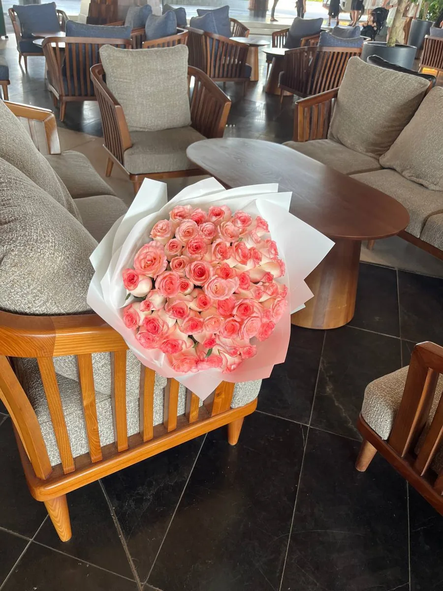 51 white-pink roses Nha Trang
