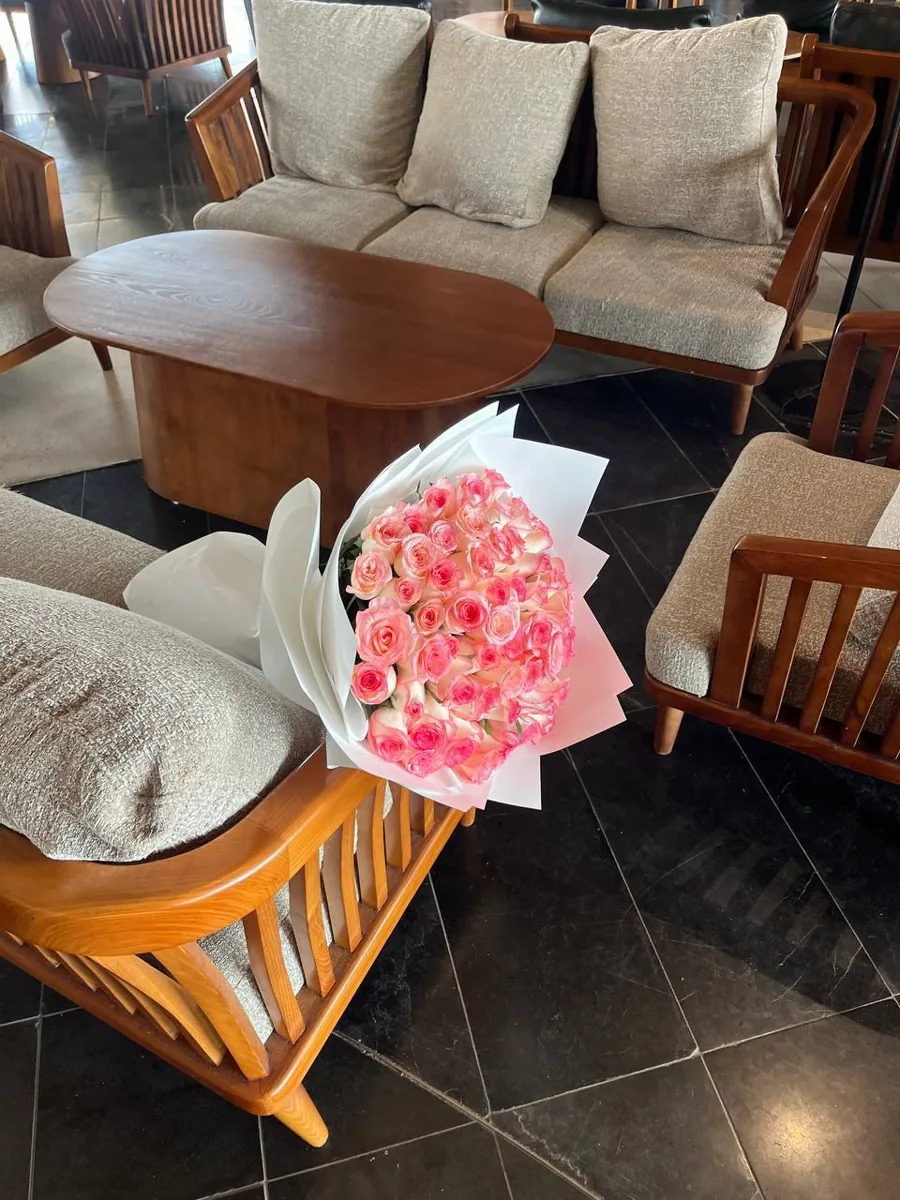 51 white-pink roses Nha Trang