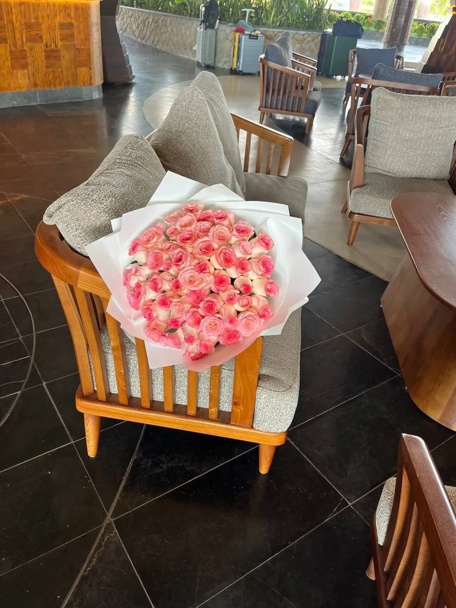 51 white-pink roses Nha Trang