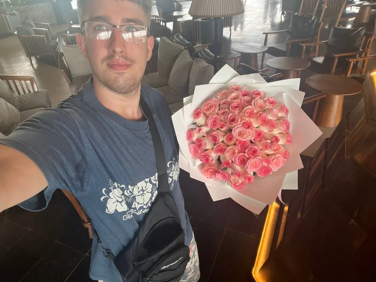 51 white-pink roses Nha Trang