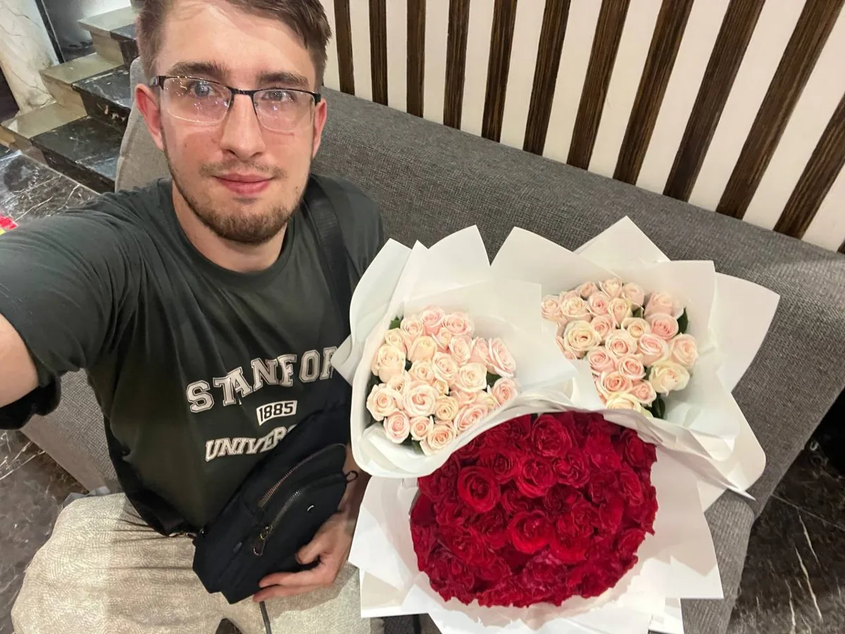 51 red roses and 2 pink rose bouquets delivery Nha Trang 7