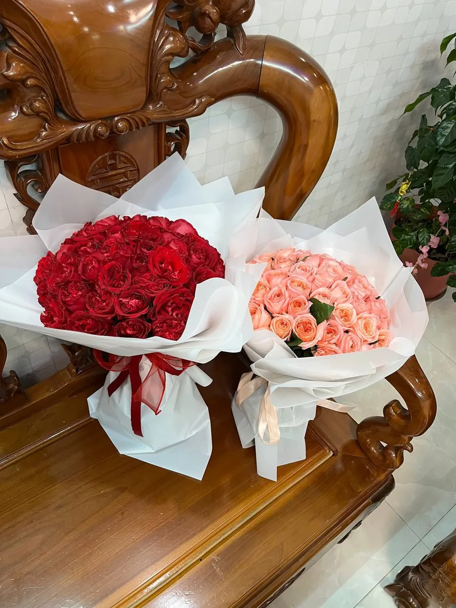 나트랑 화이트 포장 라즈베리 장미 51송이와 레드 장미 41송이 배달 2