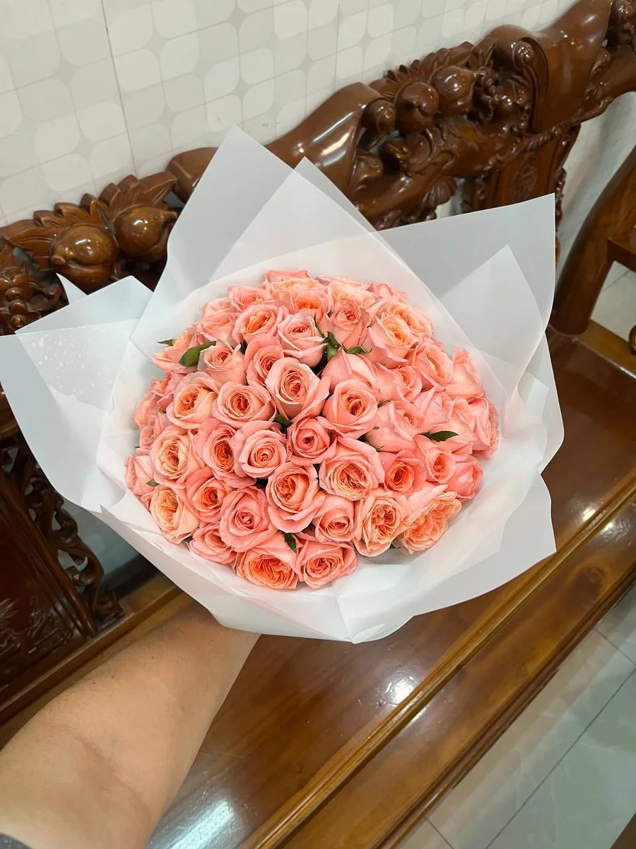 나트랑 화이트 포장 라즈베리 장미 51송이와 레드 장미 41송이 배달 8
