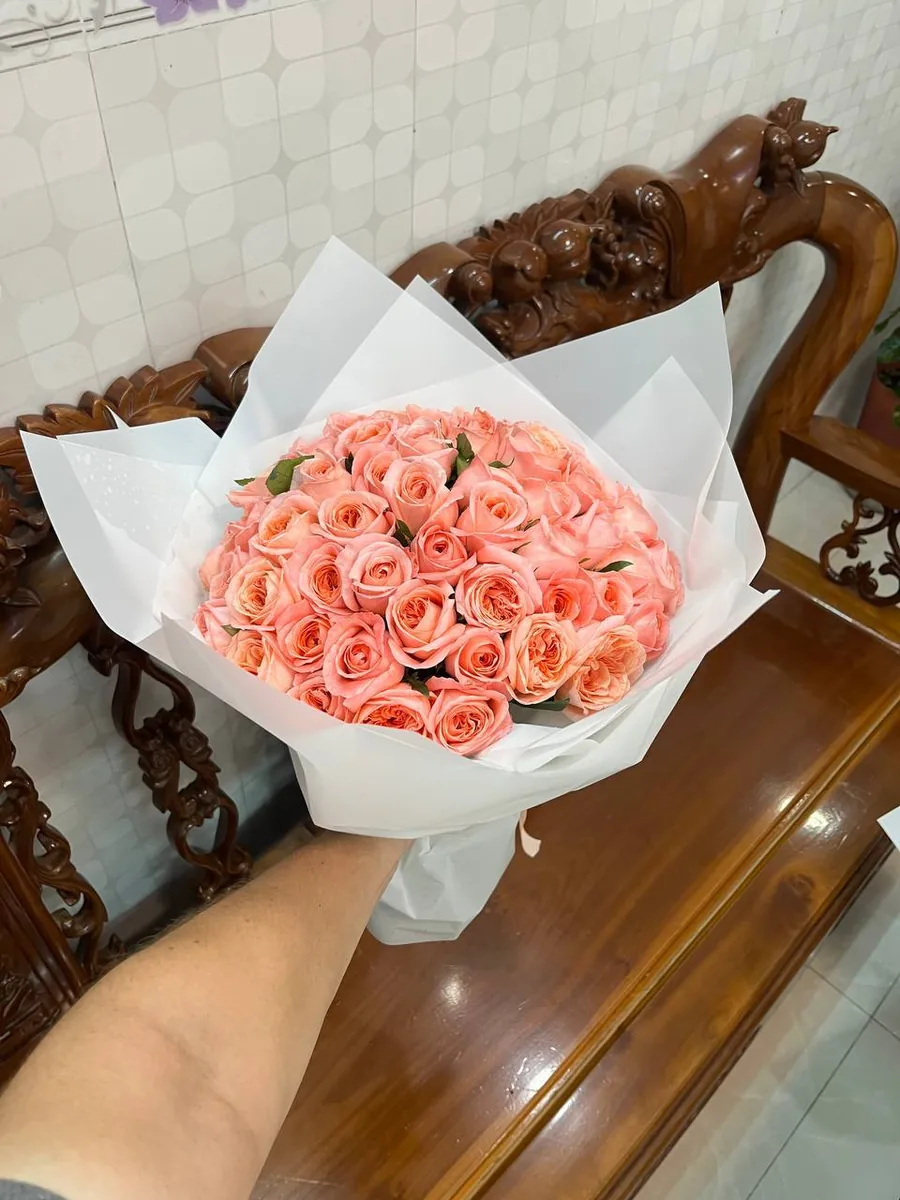 나트랑 화이트 포장 라즈베리 장미 51송이와 레드 장미 41송이 배달 9