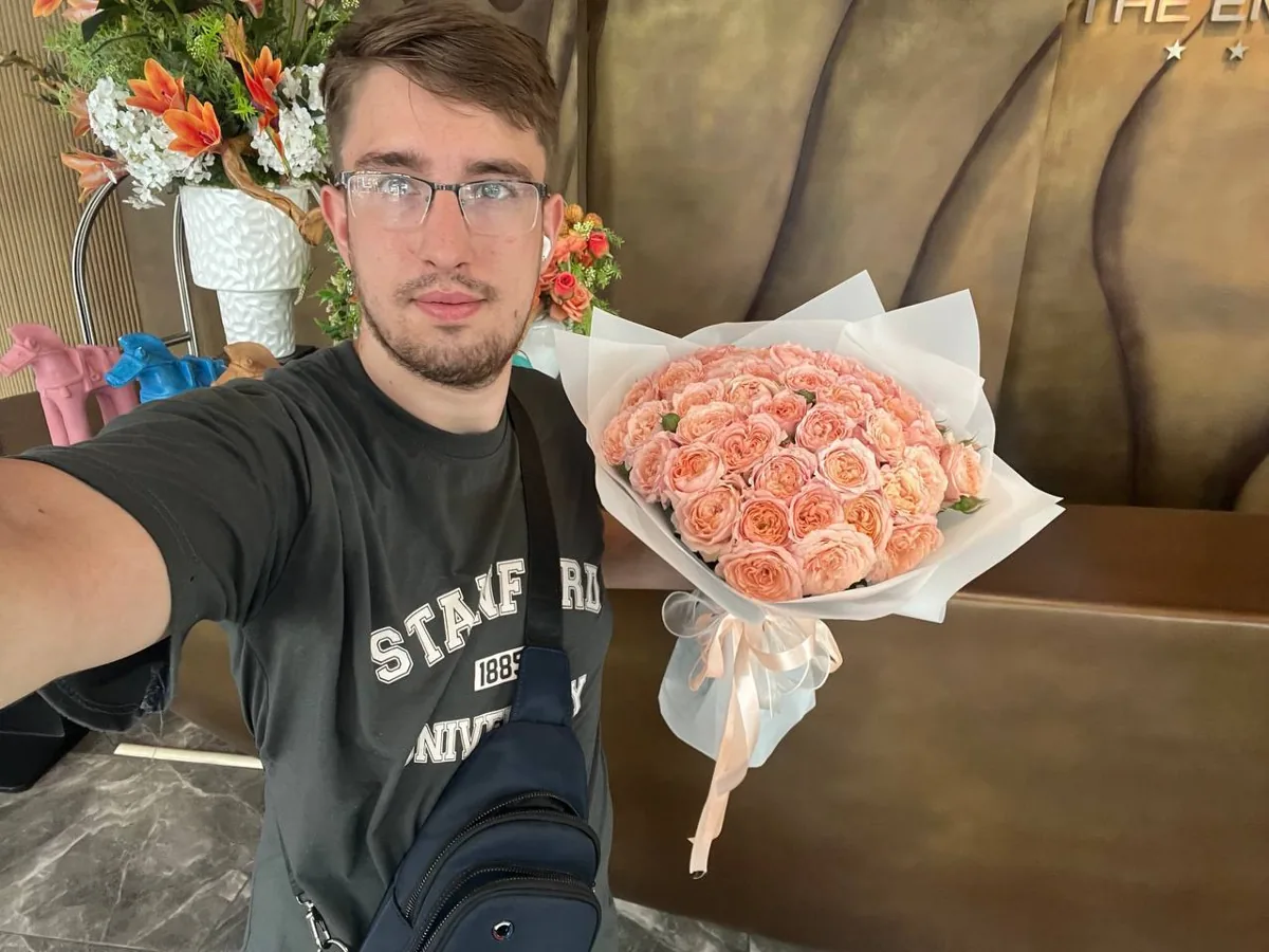 51 garden pink roses in white wrap delivery Nha Trang 8