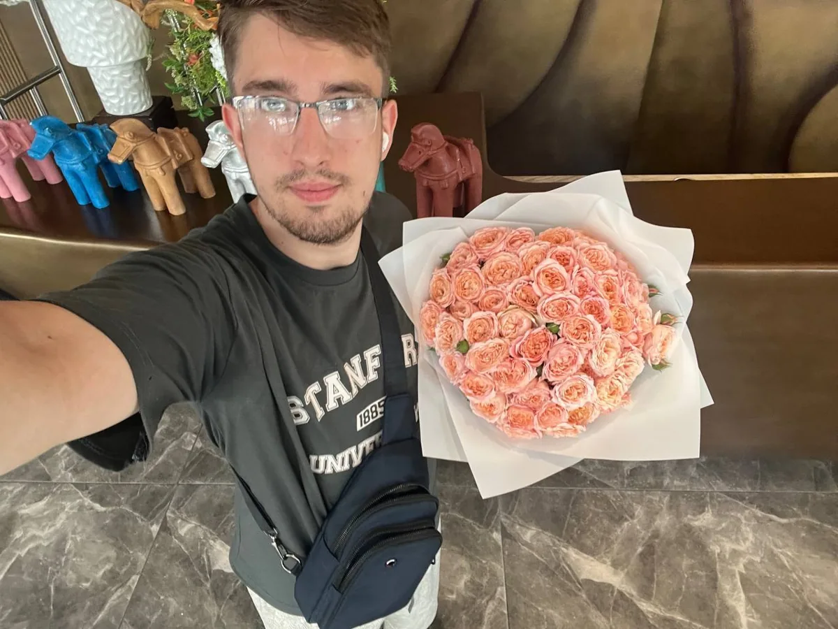 51 garden pink roses in white wrap delivery Nha Trang 9