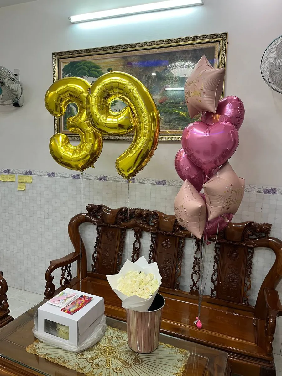 birthday set with number balloons, white roses and cake, Nha Trang delivery 3