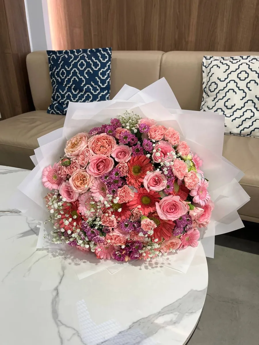 Tender pink mixed bouquet in white wrap delivery Nha Trang 1