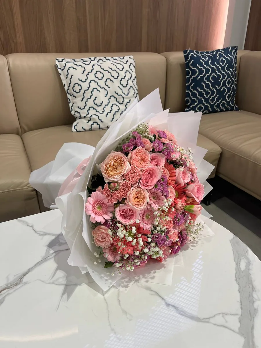 Tender pink mixed bouquet in white wrap delivery Nha Trang 2