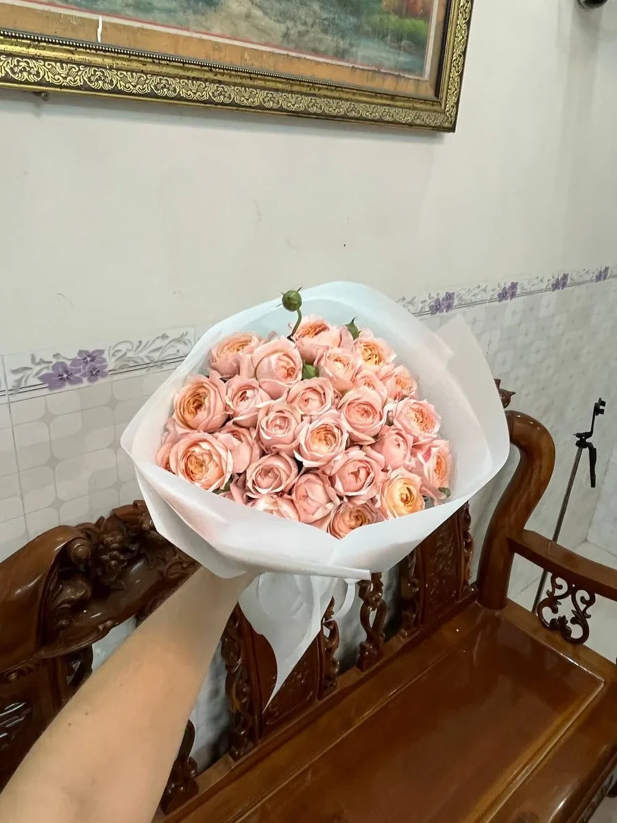 нежный сборный букет с 25 красными и 25 розово-персиковыми розами Нячанг доставка