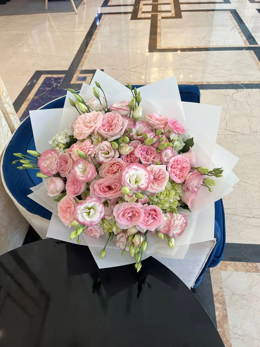 tender mixed bouquet in white wrap delivery Nha Trang 1
