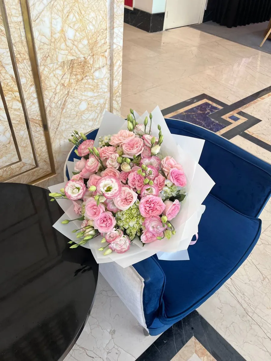 tender mixed bouquet in white wrap delivery Nha Trang 2