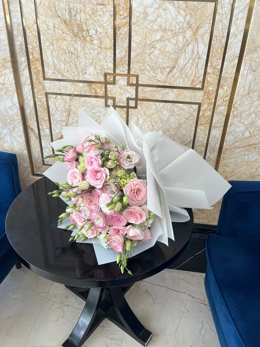 tender mixed bouquet in white wrap delivery Nha Trang 5