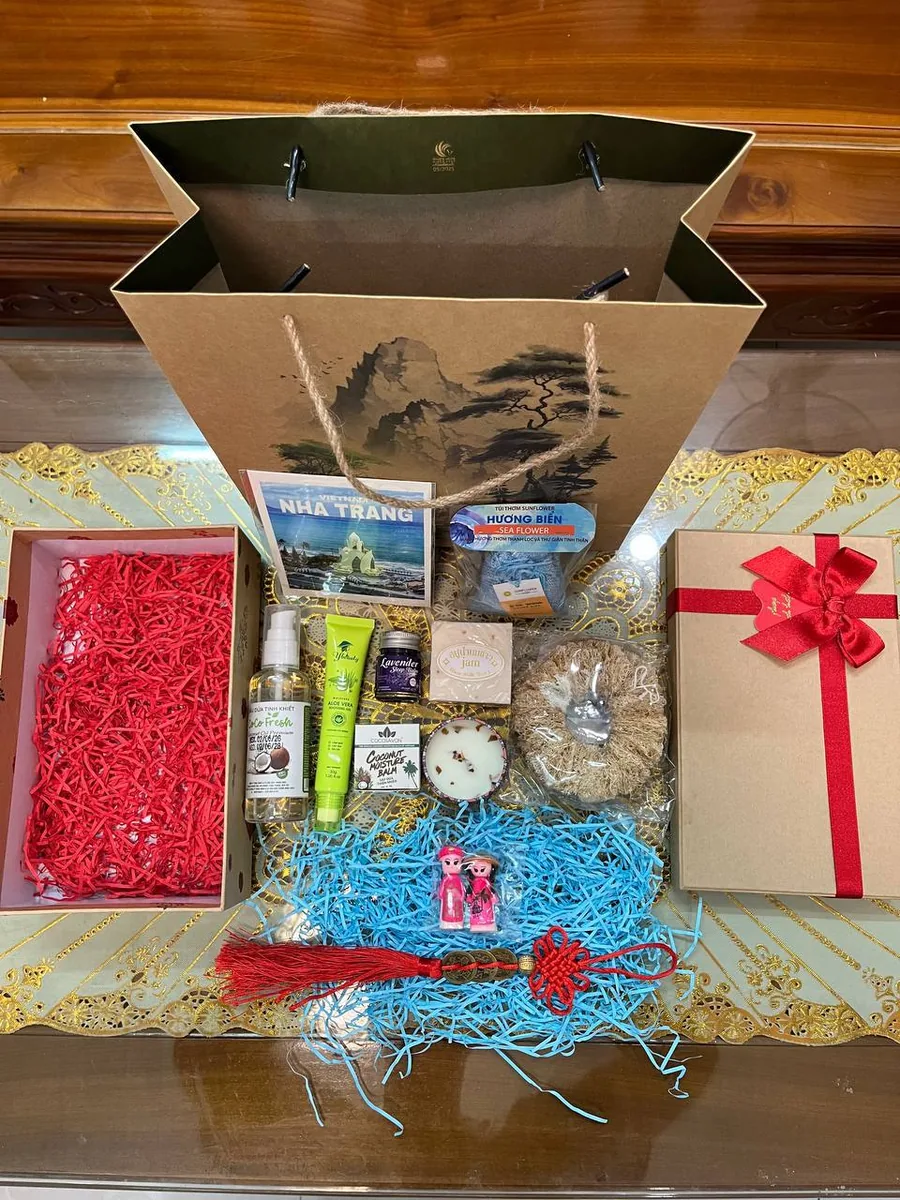 'Beauty of Vietnam' large gift set Nha Trang delivery