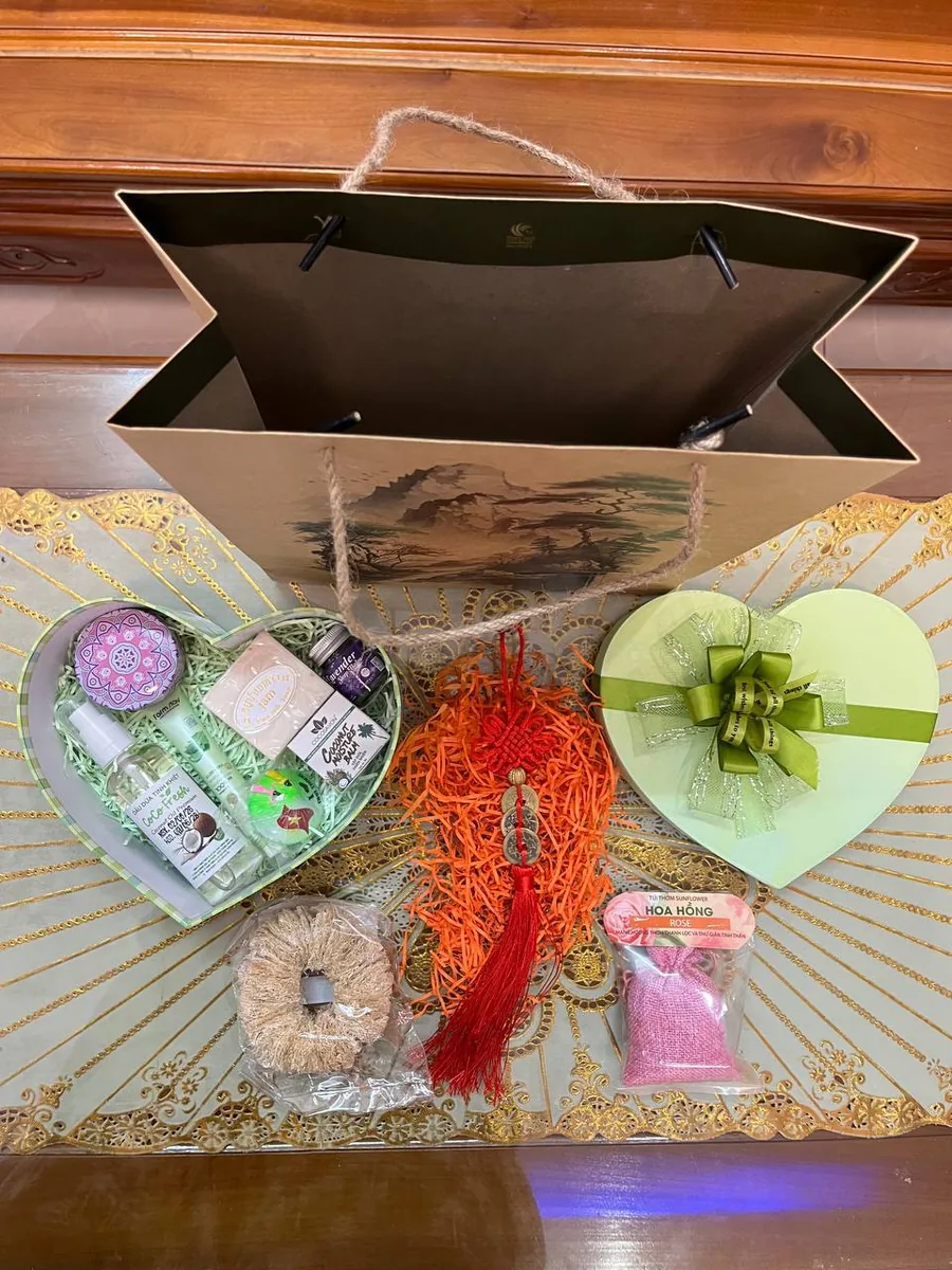 'Beauty of Vietnam' gift set Nha Trang delivery