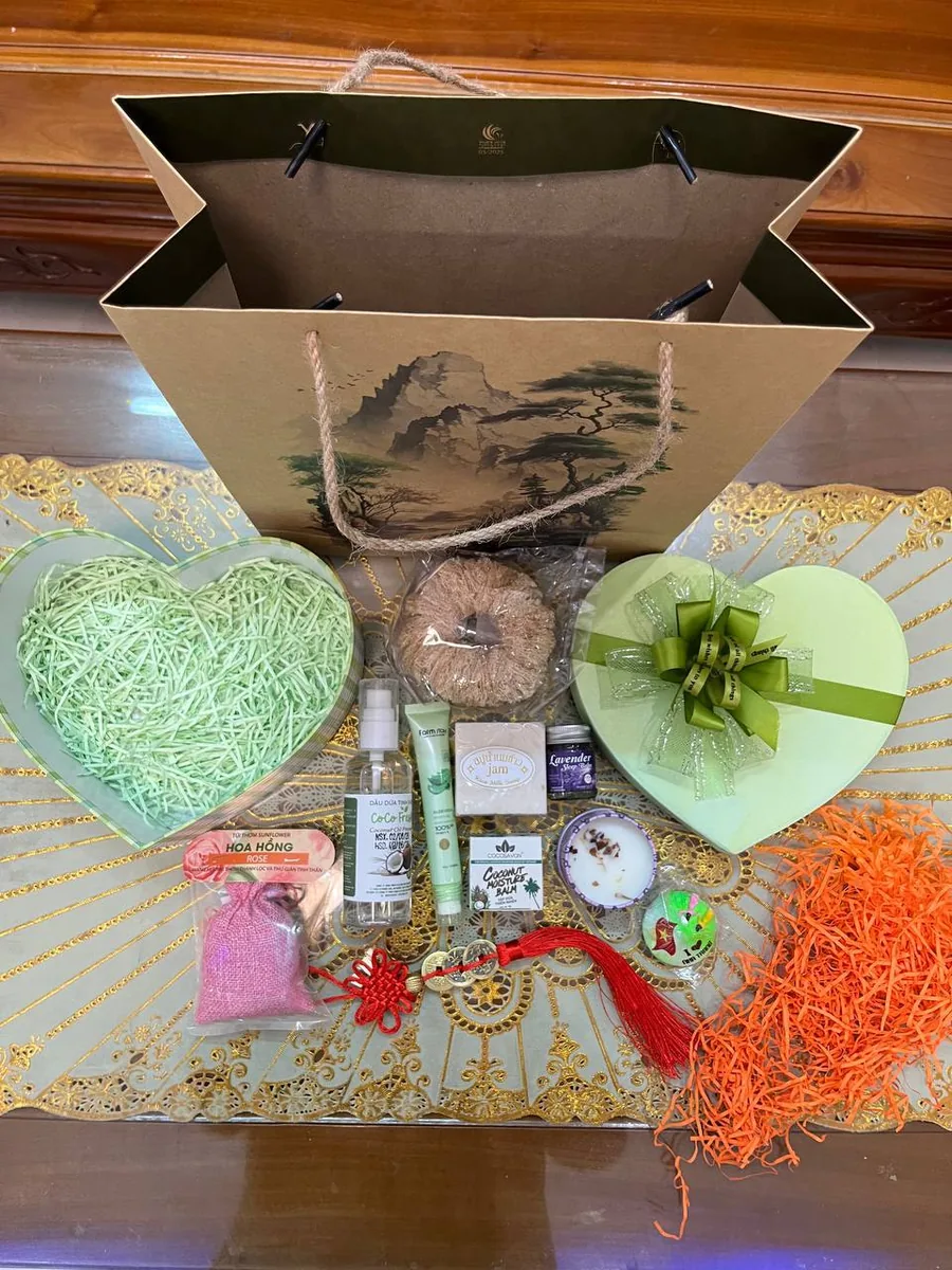 'Beauty of Vietnam' gift set Nha Trang delivery