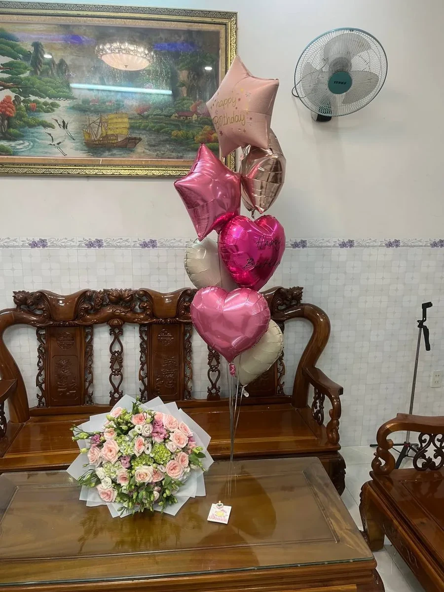 mixed bouquet in white wrapping with 7 foil balloons and a card Nha Trang delivery