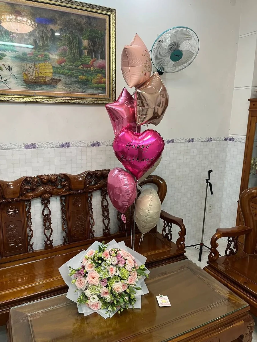 mixed bouquet in white wrapping with 7 foil balloons and a card Nha Trang delivery