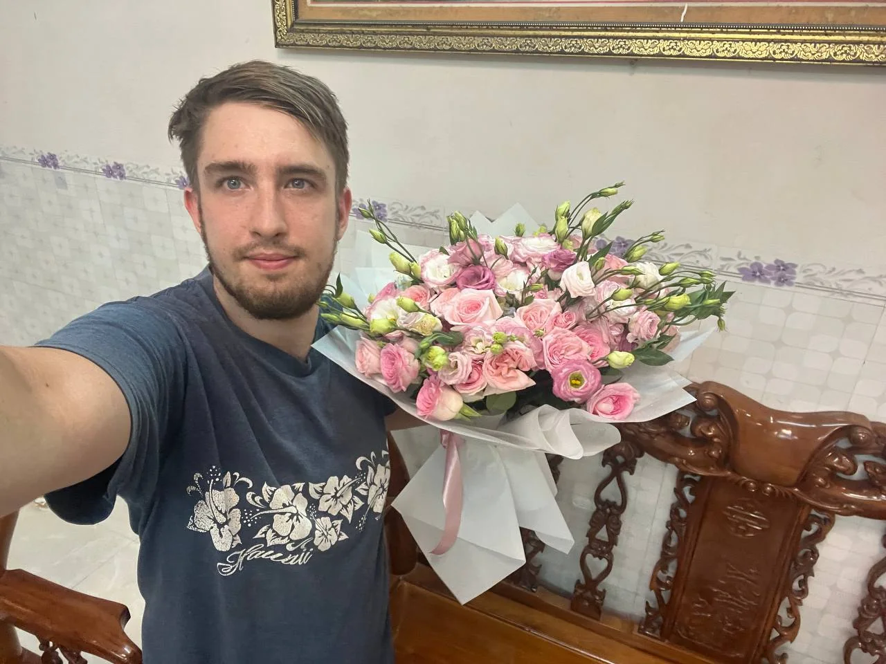 стильный сборный букет и 25 розово-персиковых и 25 розово-фиолетовых роз Нячанг доставка 7