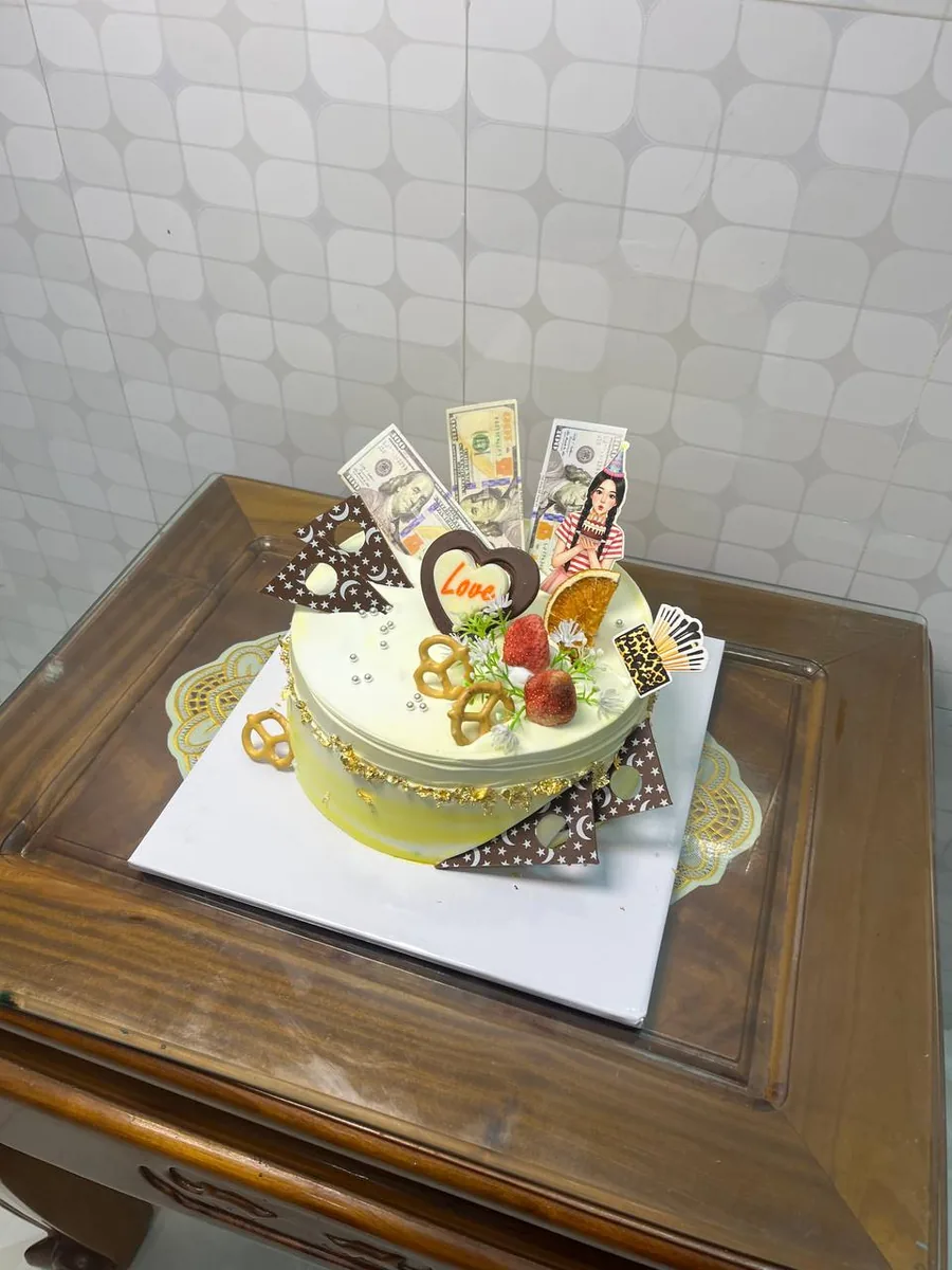 'Love' cream cake with dollar toppers and strawberries Nha Trang delivery 3